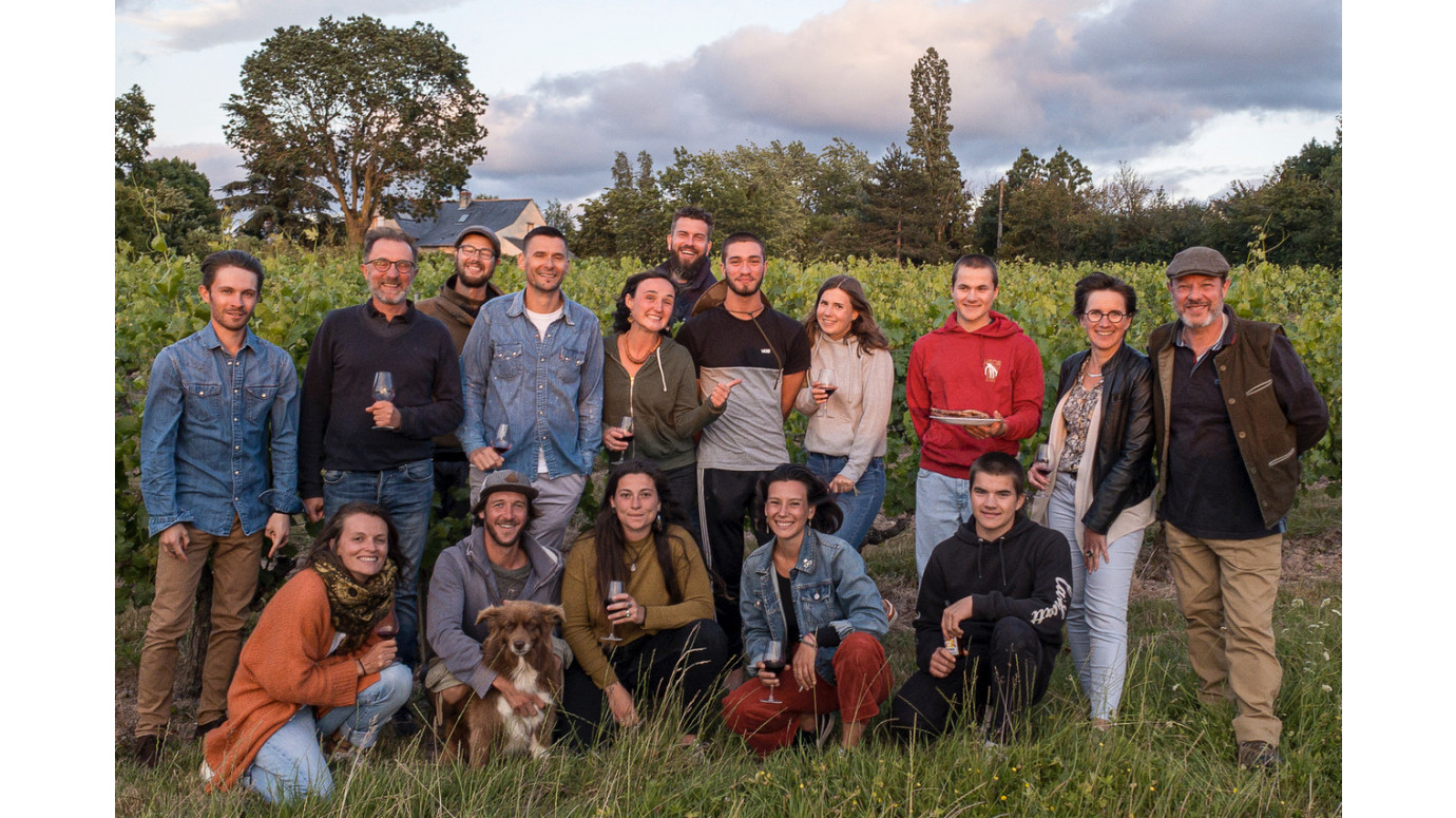 Fin des ébourgeonnages : merci à l'équipe de choc ! Fin des ébourgeonnages : merci à l'équipe de choc !