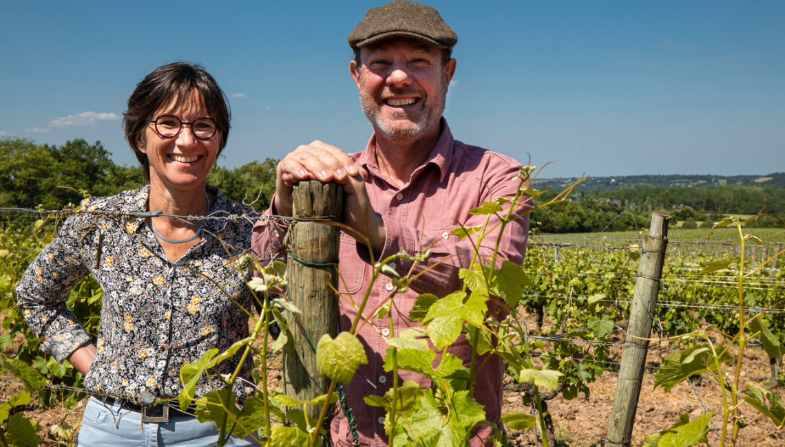 Luc et Bénédicte sur la parcelle de Grandes Rogeries Luc et Bénédicte sur la parcelle de Grandes Rogeries